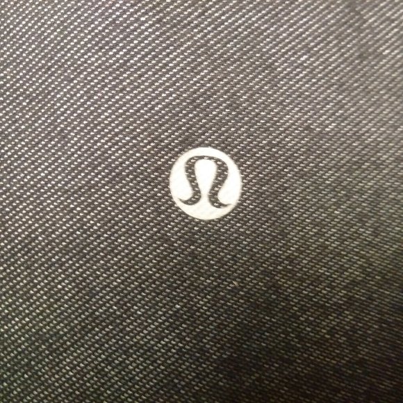 lululemon Athletica ladies Precip Jacket Sz S - Picture 6 of 6